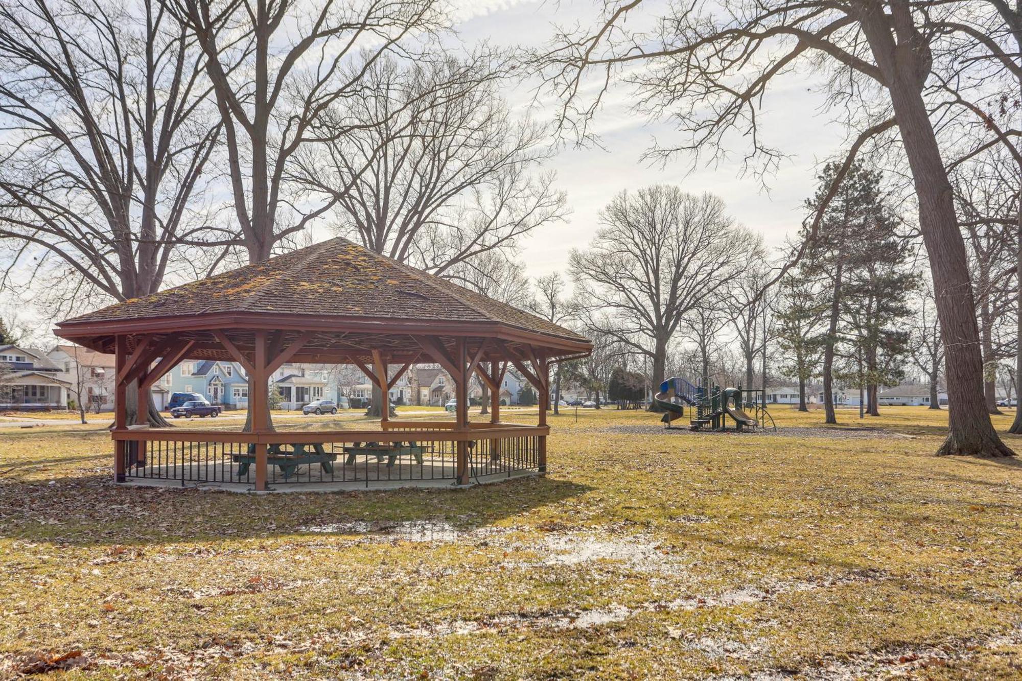 Historic Lorain Home Walk To Lake Erie! Экстерьер фото